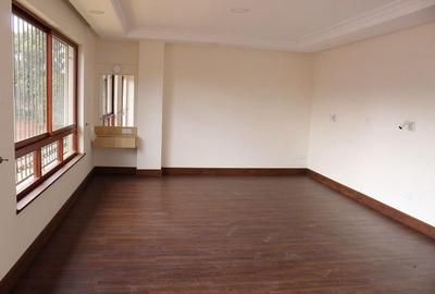 5 Bed Townhouse with En Suite at Spring Valley - 4