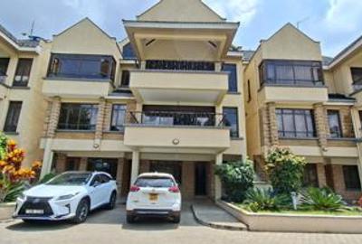 5 Bed Villa with En Suite at Lavington Green - 2