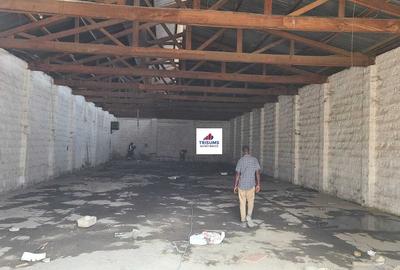 3,000 ft² Warehouse with Fibre Internet in Industrial Area