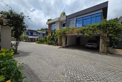 5 Bed Villa with En Suite in Nyali Area