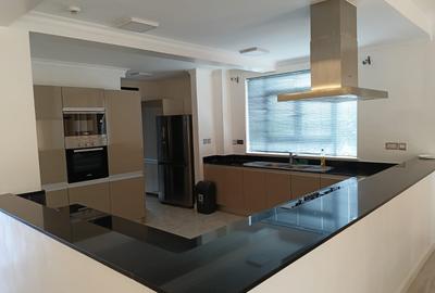 4 Bed Townhouse with En Suite at Five Star Paradise