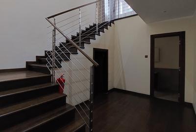 5 Bed Townhouse with En Suite in Lavington - 4