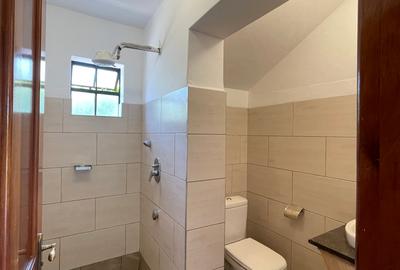 4 Bed Townhouse with En Suite at Kerarapon