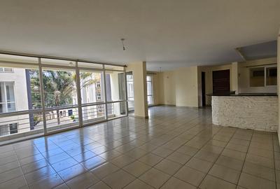 3 Bed Apartment with En Suite in Lavington