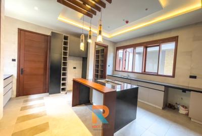 4 Bed House with En Suite in Runda - 3