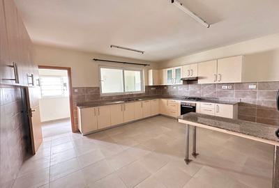 3 Bed Apartment with En Suite at Off Rhapta Road