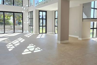 5 Bed Townhouse with En Suite at Palm Valley - 4