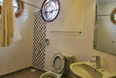 5 Bed House with En Suite in Nyari - 4