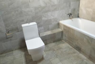 4 Bed House with En Suite in Lavington - 2