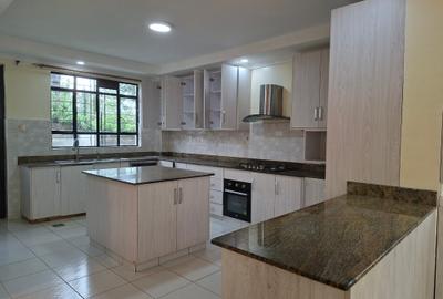 4 Bed Townhouse with En Suite at Off Mimosa Rd - 4