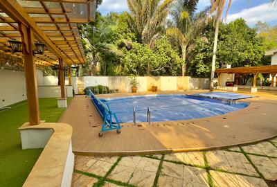 7 Bed House with En Suite at Loresho
