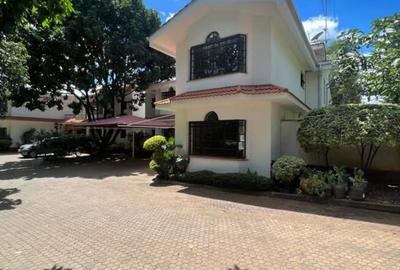 5 Bed Townhouse with En Suite in Lavington - 4