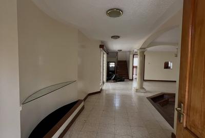 4 Bed Townhouse with En Suite in Spring Valley - 2