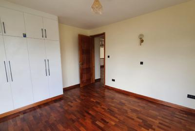 4 Bed Townhouse with En Suite in Karen - 2