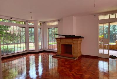 5 Bed Villa with En Suite at Rosslyn