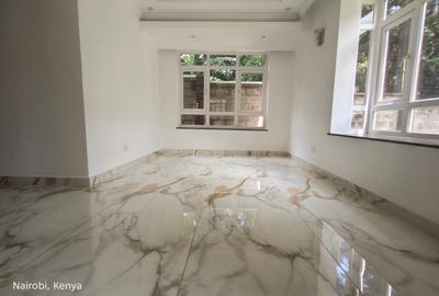 6 Bed Townhouse with En Suite at Lavington - 3