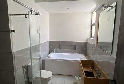 3 Bed Apartment with En Suite in Kileleshwa