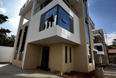 5 Bed Townhouse with En Suite in Lavington