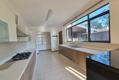 4 Bed Townhouse with En Suite in Garden Estate - 4