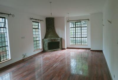 5 Bed Townhouse with En Suite in Westlands Area