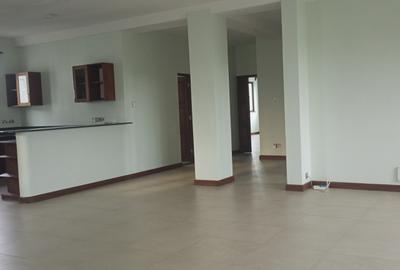 Serviced 2 Bed Apartment with En Suite at Tamarid - 2