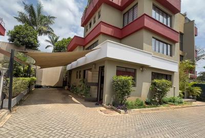 5 Bed Villa with En Suite at Lavington