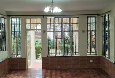 5 Bed Townhouse with En Suite in Lavington - 4