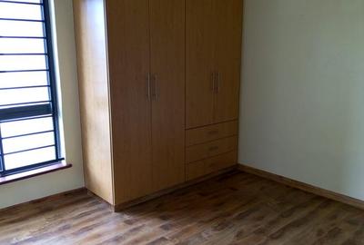 2 Bed Apartment with En Suite at Rhapta Rd