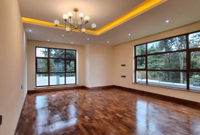 4 Bed House with En Suite at Rosslyn - 2