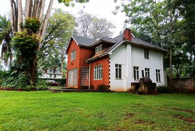 4 Bed House with En Suite in Rosslyn