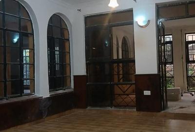 Commercial Property with Parking in Lavington