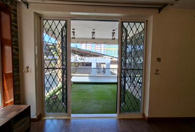4 Bed Apartment with En Suite at 2Nd Parklands Avenue - 4