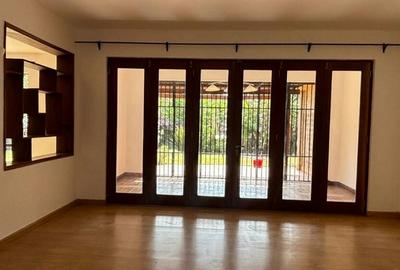 4 Bed House with En Suite in Runda - 2