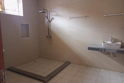 4 Bed Villa with En Suite in Nyali Area - 4