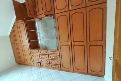 5 Bed Townhouse with En Suite at Brookside - 4