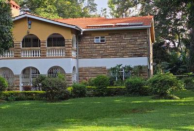 4 Bed House with En Suite in Rosslyn