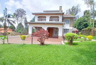 5 Bed House with En Suite in Runda