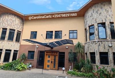 5 Bed Villa with En Suite at Kyuna Road