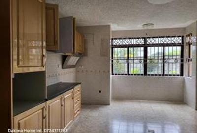 5 Bed Townhouse with En Suite in Lower Kabete