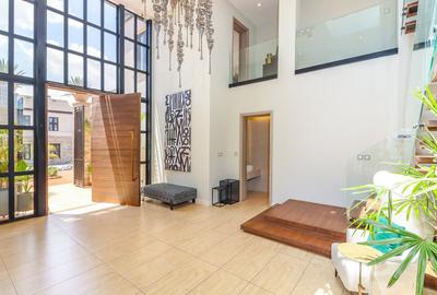 5 Bed Villa with En Suite in Runda - 3