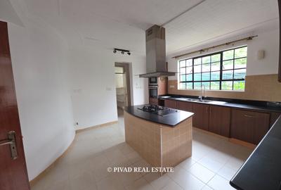 4 Bed House with Swimming Pool in Garden Estate - 3