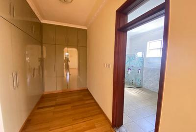 3 Bed Apartment with En Suite in Kilimani - 3