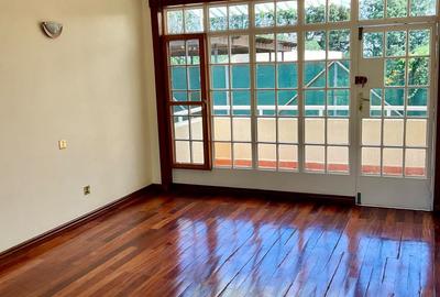 4 Bed Townhouse with En Suite in Kyuna - 2