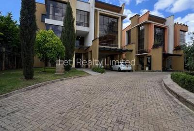 5 Bed Townhouse with En Suite in Lavington
