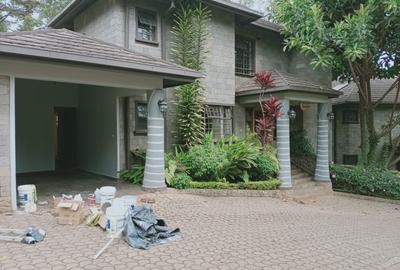 5 Bed Townhouse with En Suite in Westlands Area