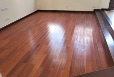 5 Bed Townhouse with En Suite in Lavington - 2