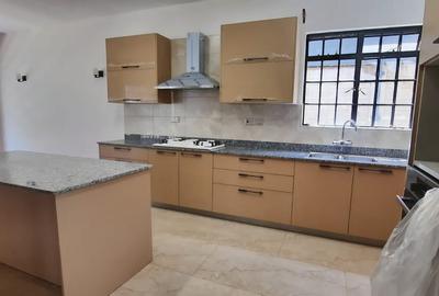 5 Bed Townhouse with En Suite at Lavington - 4