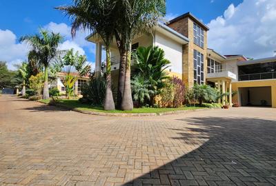 5 Bed Villa with En Suite at Karen Road - 2