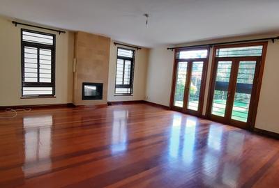 5 Bed Townhouse with En Suite at Lavington - 2