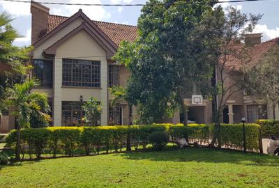 6 Bed Townhouse with En Suite at Lavington Green - 3